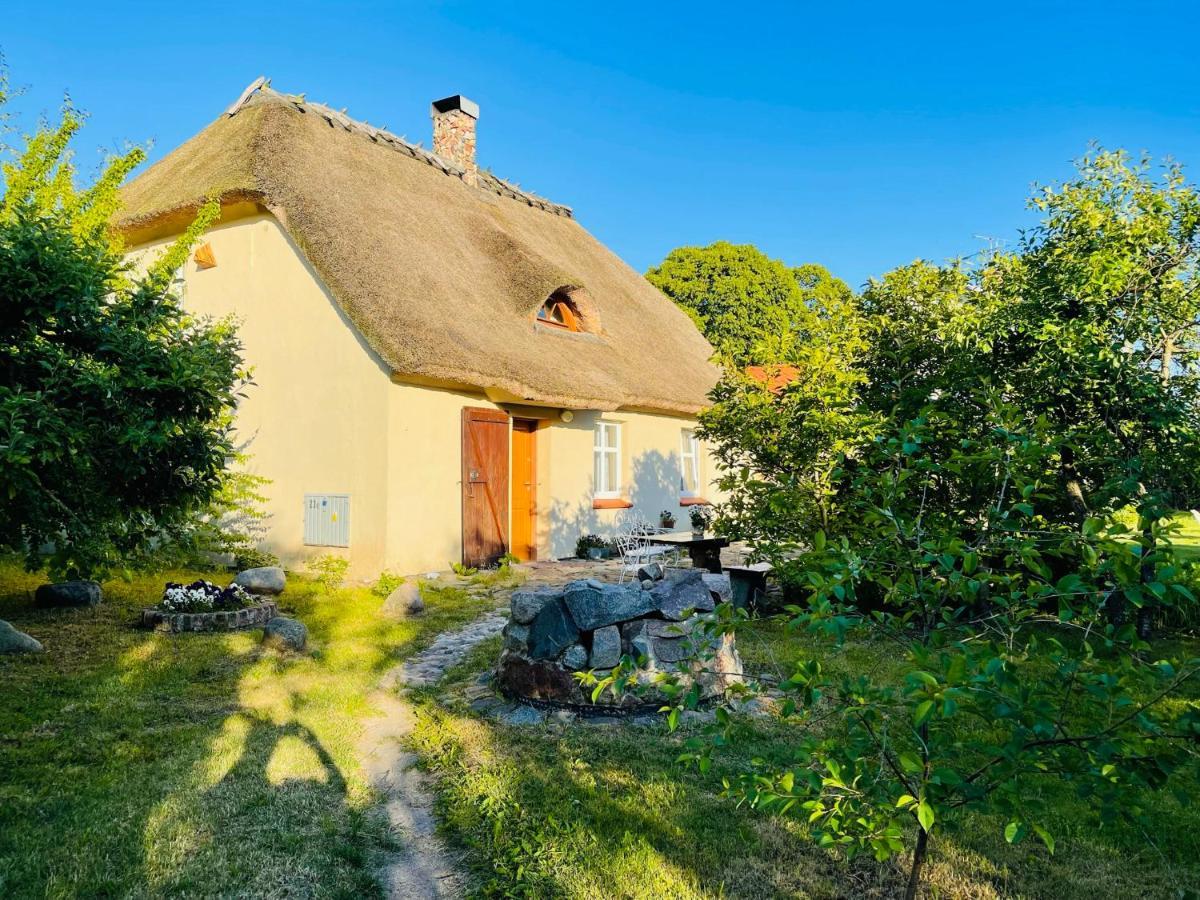 Oaza Pod Strzecha Klimatyczny Dom Z 3 Sypialniami Na Wylacznosc Z Kominkiem I Duzym Ogrodem Ustronie Morskie Bagian luar foto